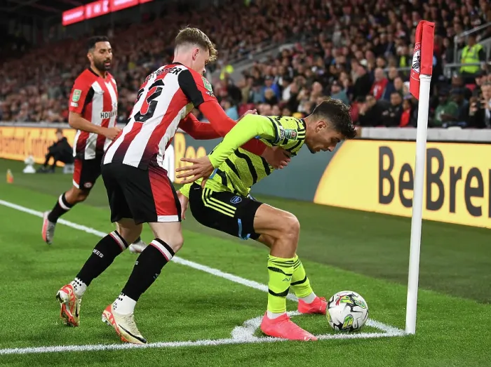 Framed Print : Brentford vs Arsenal: Kai Havertz Clashes with Keane Lewis-Potter in Carabao Cup Showdown