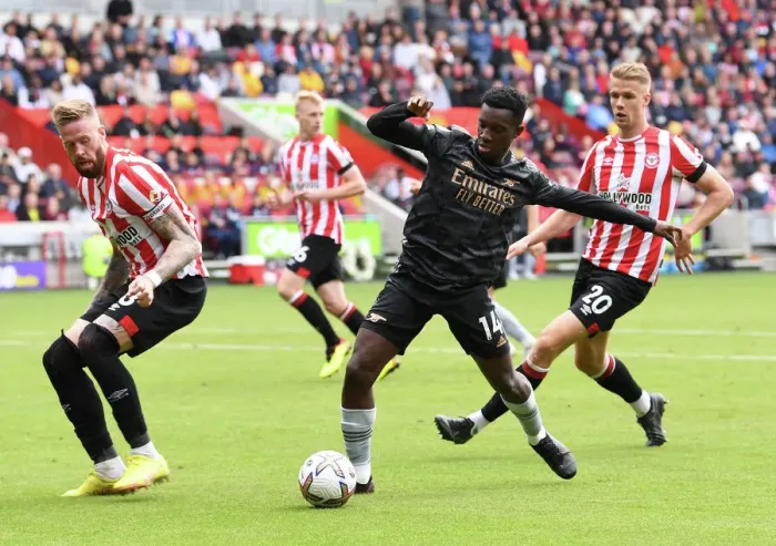 Framed Print : Brentford vs Arsenal: Nketiah Faces Off Against Jansson in Premier League Clash
