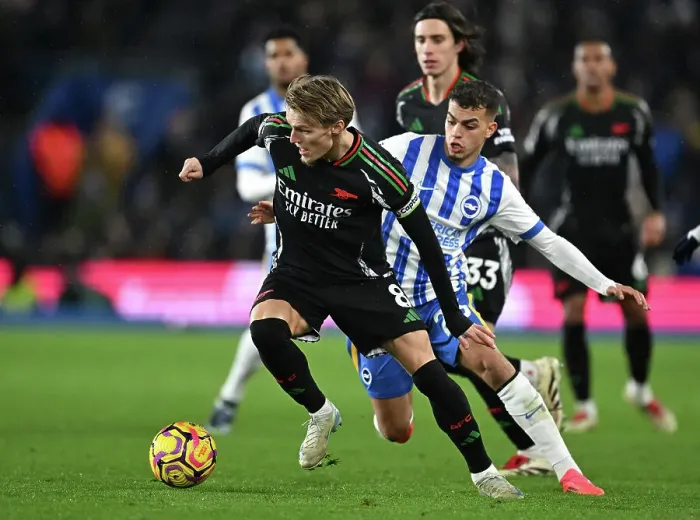 Framed Print : Brighton & Hove Albion FC v Arsenal FC - Premier League Framed Print : Brighton & Hove Albion FC v Arsenal FC - Premier League