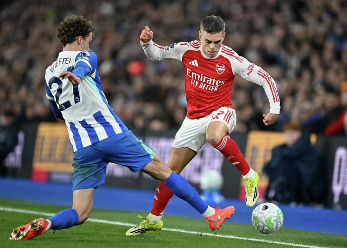 Framed Print : Brighton & Hove Albion v Arsenal - Premier League Framed Print : Brighton & Hove Albion v Arsenal - Premier League