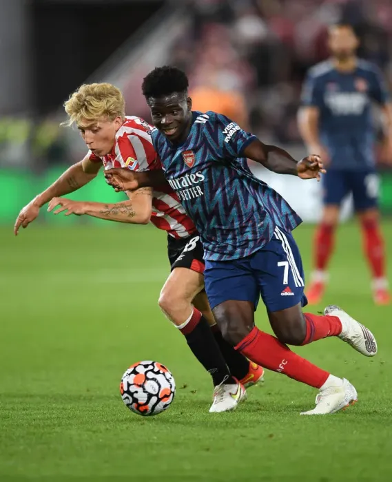 Framed Print : Bukayo Saka in Action: Arsenal vs. Brentford, Premier League 2021-22 Framed Print : Bukayo Saka in Action: Arsenal vs. Brentford, Premier League 2021-22