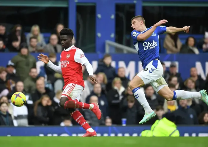 Framed Print : Bukayo Saka in Action: Everton vs Arsenal, Premier League 2022-23