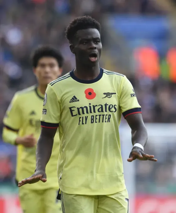 Framed Print : Bukayo Saka in Action: Leicester City vs Arsenal, Premier League 2021-22