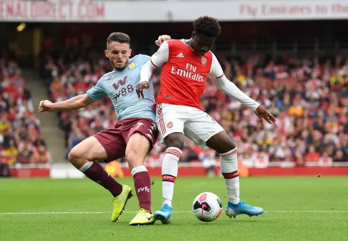 Framed Print : Bukayo Saka (Arsenal) John McGinn (Villa)