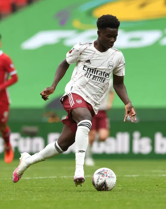 Framed Print : Bukayo Saka: Arsenal Star in Action against Liverpool - FA Community Shield 2020-21