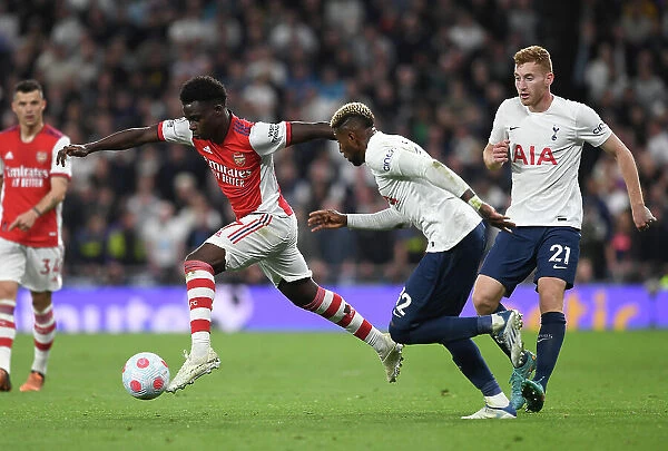 Bukayo Saka Clashes with Emerson Royal and Kulusevski in Intense Tottenham vs. Arsenal Premier League Showdown (2021-22)