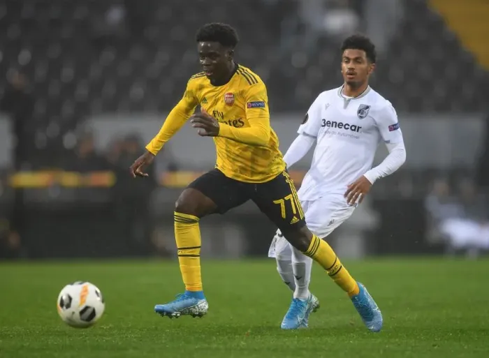Framed Print : Bukayo Saka Faces Off Against Marcus Edwards: Vitoria Guimaraes vs. Arsenal, UEFA Europa League 2019-20