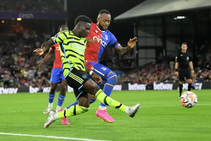 Framed Print : Bukayo Saka Faces Pressure from Jordan Ayew in Crystal Palace vs Arsenal Premier League Clash (2023-24) Framed Print : Bukayo Saka Faces Pressure from Jordan Ayew in Crystal Palace vs Arsenal Premier League Clash (2023-24)