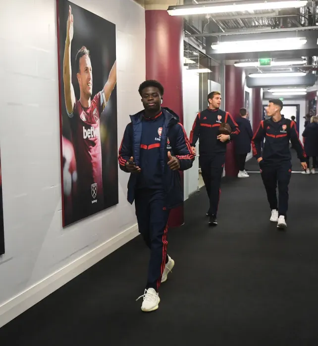Framed Print : Bukayo Saka Gears Up: West Ham United vs Arsenal FC, Premier League 2019-20 Framed Print : Bukayo Saka Gears Up: West Ham United vs Arsenal FC, Premier League 2019-20