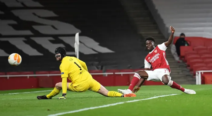 Framed Print : Bukayo Saka Scores in Empty Arsenal Stadium: Arsenal vs. Slavia Praha in Europa League Quarterfinals