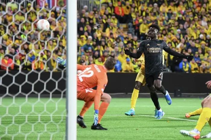 Framed Print : Bukayo Saka Scores: Arsenal Triumphs Over Bodø / Glimt in Europa League Clash