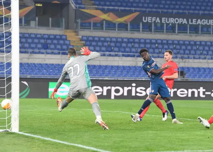 Framed Print : Bukayo Saka Scores the Winner: Arsenal's Europa League Victory over SL Benfica