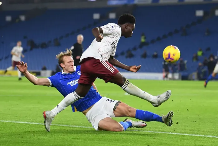 Framed Print : Bukayo Saka vs Dan Burn: Intense Battle for Control - Arsenal vs Brighton, Premier League 2020-21