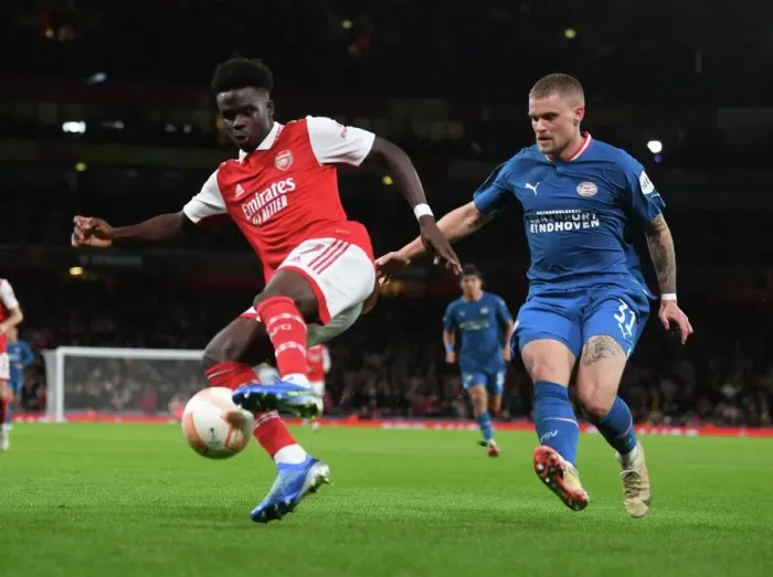 Framed Print : Bukayo Saka vs. Philipp Max: Arsenal's Battle with PSV Eindhoven in Europa League Group A Framed Print : Bukayo Saka vs. Philipp Max: Arsenal's Battle with PSV Eindhoven in Europa League Group A