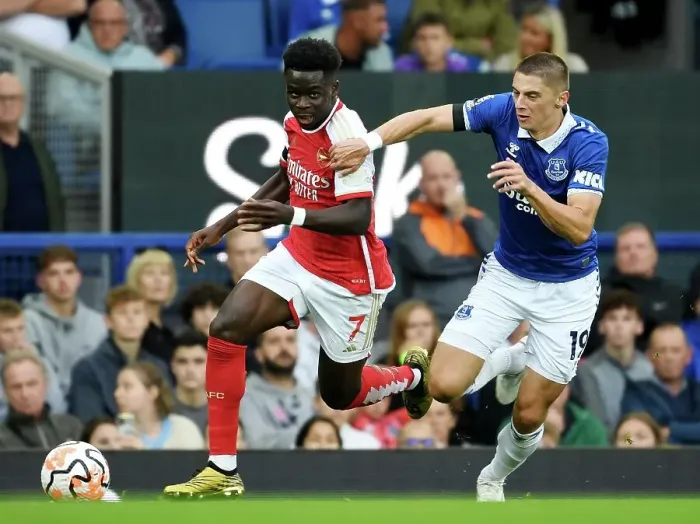Framed Print : Bukayo Saka vs Vitaliy Mykolenko: Intense Battle at Goodison Park - Everton vs Arsenal, Premier League 2023-24 Framed Print : Bukayo Saka vs Vitaliy Mykolenko: Intense Battle at Goodison Park - Everton vs Arsenal, Premier League 2023-24