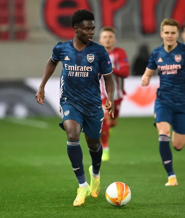 Framed Print : Bukayo Saka's Brilliant Performance in Empty Karaiskakis Stadium: Arsenal's Europa League Victory over Olympiacos (March 11, 2021)