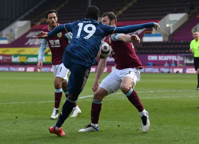 Framed Print : Burnley vs. Arsenal: Pepe Faces Pieters in Empty Turf Moor (2020-21)