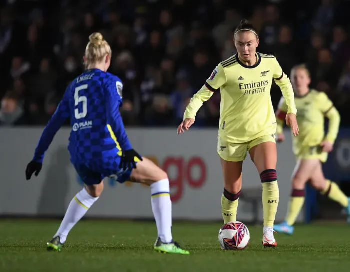 Framed Print : Caitlin Foord in Action: Chelsea Women vs Arsenal Women, FA WSL 2021-22