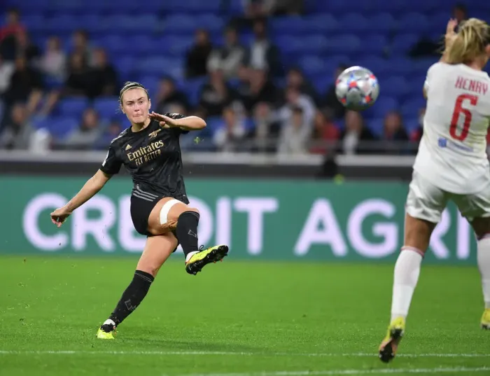 Framed Print : Caitlin Foord Scores as Arsenal Women Stun Olympique Lyonnais in UEFA Champions League