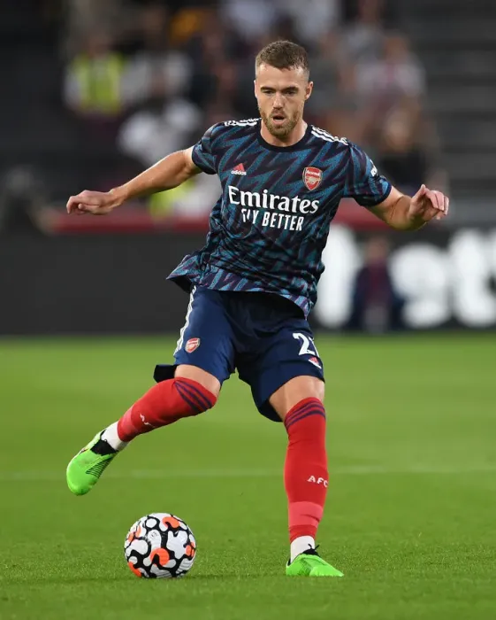 Framed Print : Calum Chambers in Action: Arsenal vs. Brentford (2021-22)