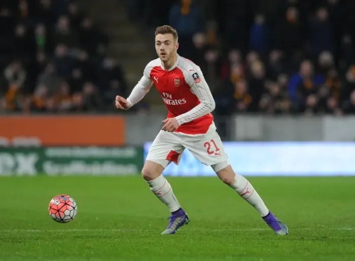 Framed Print : Calum Chambers in Action: Arsenal's FA Cup Battle against Hull City (March 2016)