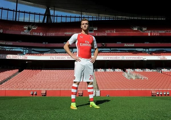 Calum Chambers (Arsenal). Arsenal 1st Team Photocall. Emirates Stadium, 7 / 8 / 14. Credit