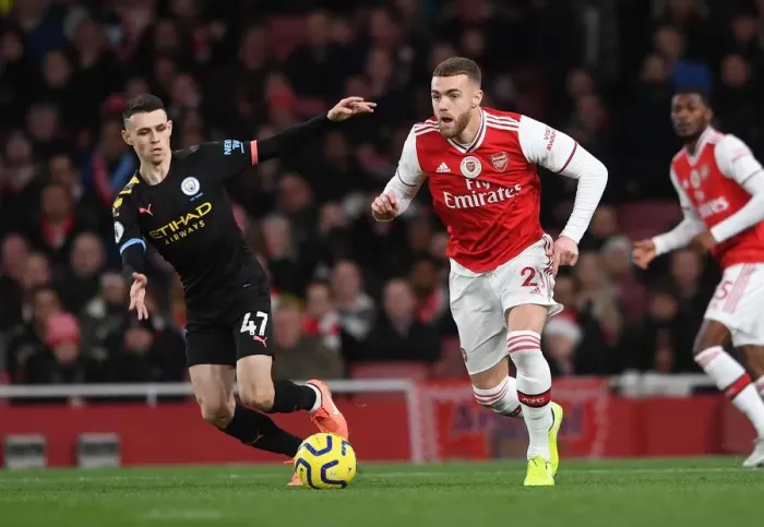 Framed Print : Calum Chambers (Arsenal) Phil Foden (Man City)