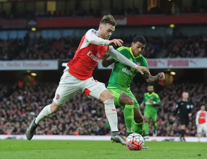 Framed Print : Calum Chambers Outpaces Patrick Van Aanholt in FA Cup Showdown Framed Print : Calum Chambers Outpaces Patrick Van Aanholt in FA Cup Showdown