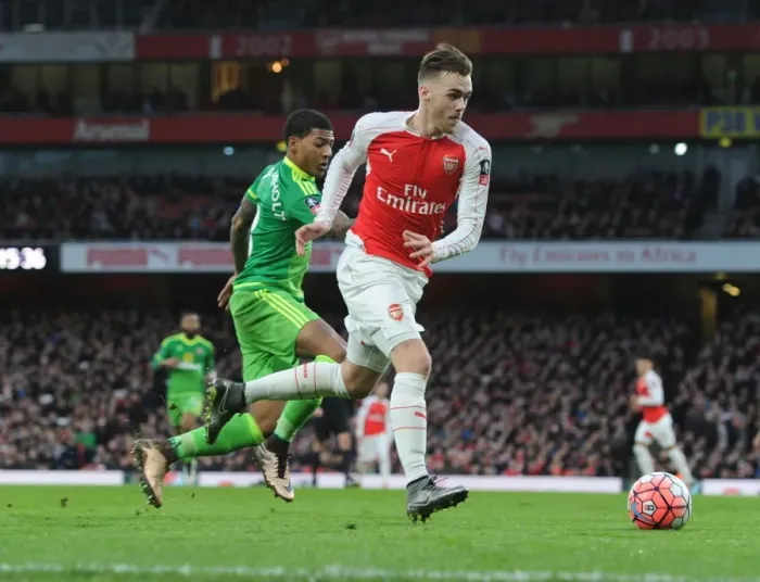 Framed Print : Calum Chambers Outsmarts Patrick Van Aanholt: Arsenal's FA Cup Triumph