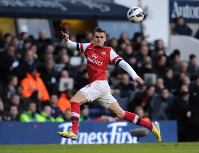 Framed Print : Carl Jenkinson in Action: Tottenham Hotspur vs. Arsenal, Premier League 2012-13 Framed Print : Carl Jenkinson in Action: Tottenham Hotspur vs. Arsenal, Premier League 2012-13
