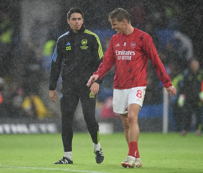Framed Print : Carlos Cuesta Prepares for Chelsea vs Arsenal Clash in Premier League, London 2023 Framed Print : Carlos Cuesta Prepares for Chelsea vs Arsenal Clash in Premier League, London 2023