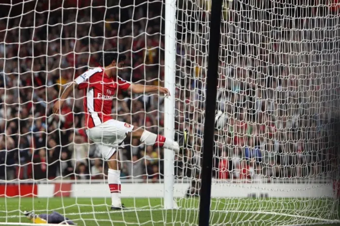 Framed Print : Carlos Vela Scores Arsenal's Second Goal: Arsenal 2:0 West Bromich Albion, Carling Cup 3rd Round, Emirates Stadium (September 22, 2009)