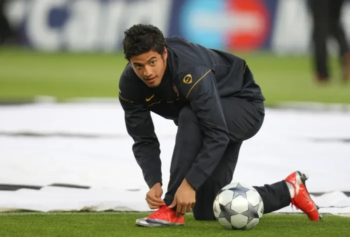 Framed Print : Carlos Vela vs Villarreal: A Battle in the Arsenal's UEFA Champions League Quarterfinal, 1st Leg