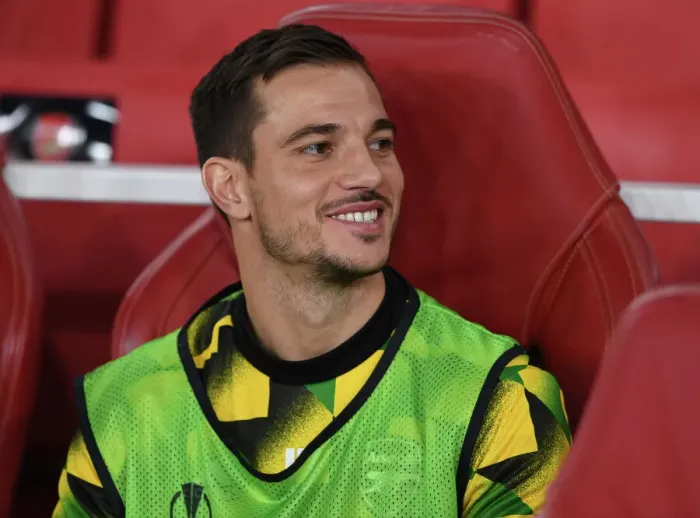 Framed Print : Cedric Soares Ready: Arsenal's Defender Gears Up for Europa League Battle against FK Bodo / Glimt