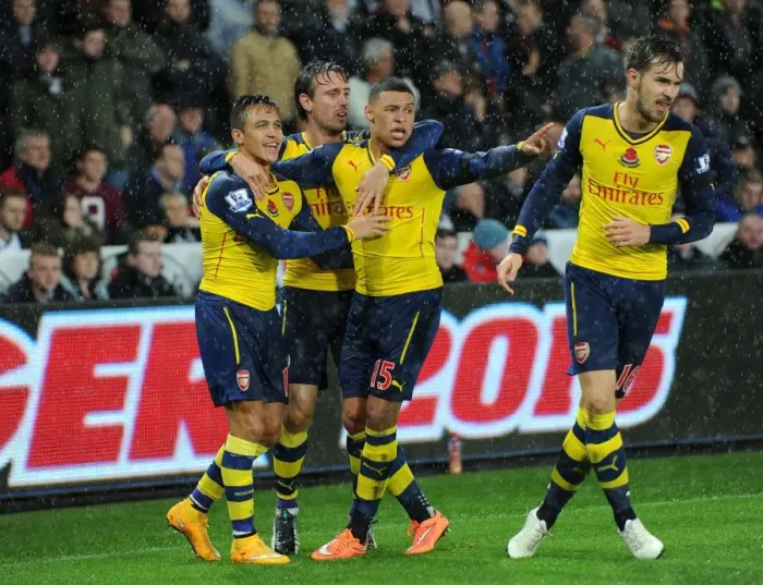 Framed Print : Celebrating a Goal: Alexis Sanchez, Alex Oxlade-Chamberlain, and Nacho Monreal (Swansea vs Arsenal, 2014-15)