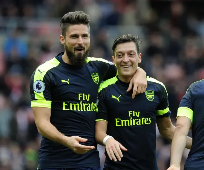 Framed Print : Celebrating Victory: Giroud and Ozil's Goals Against Sunderland (2016-17) Framed Print : Celebrating Victory: Giroud and Ozil's Goals Against Sunderland (2016-17)