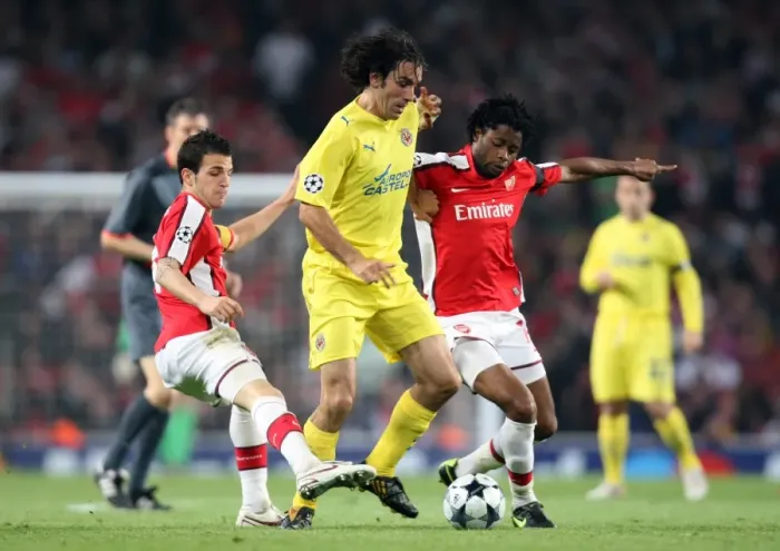 Framed Print : Cesc Fabregas and Alex Song (Arsenal) Robert Pires (Villarreal)