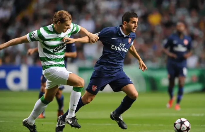 Framed Print : Cesc Fabregas (Arsenal) Glenn Loovens (Celtic) Framed Print : Cesc Fabregas (Arsenal) Glenn Loovens (Celtic)
