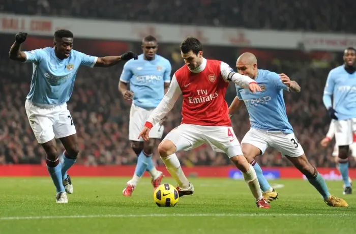 Framed Print : Cesc Fabregas (Arsenal) Kolo Toure and Nigel De Jong (Man City). Arsenal 0