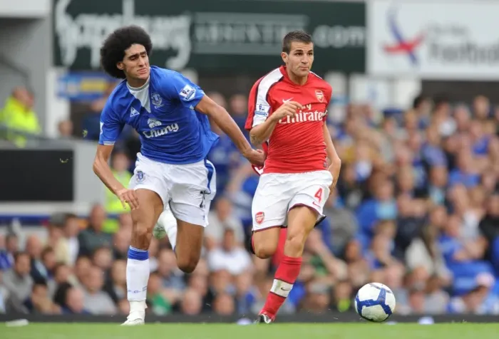 Framed Print : Cesc Fabregas (Arsenal) Marouane Fellaini (Everton)