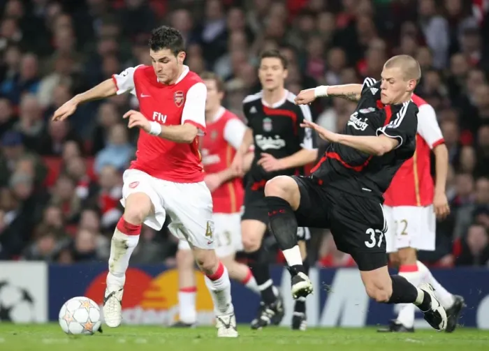 Framed Print : Cesc Fabregas (Arsenal) Martin Skrtel (Liverpool) Framed Print : Cesc Fabregas (Arsenal) Martin Skrtel (Liverpool)