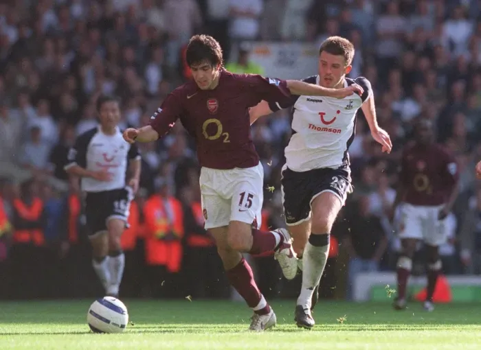 Framed Print : Cesc Fabregas (Arsenal) Michael Carrick (Tottenham)