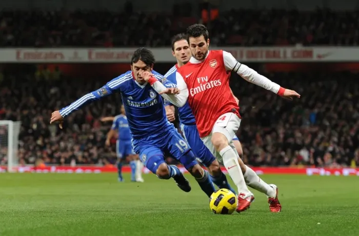 Framed Print : Cesc Fabregas (Arsenal) Paulo Ferrriera (Chelsea). Arsenal 3: 1 Chelsea