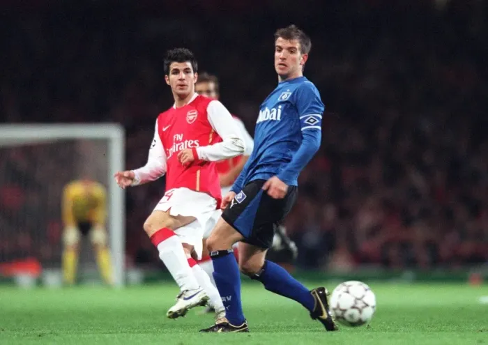 Framed Print : Cesc Fabregas (Arsenal) Rafael van der Vaart (Hamburg)