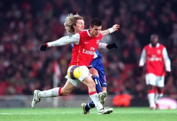 Framed Print : Cesc Fabregas (Arsenal) Robbie Savage (Blackburn) Framed Print : Cesc Fabregas (Arsenal) Robbie Savage (Blackburn)