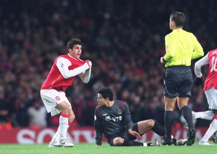 Framed Print : Cesc Fabregas (Arsenal) shows the referee that his shirt was being pulled Framed Print : Cesc Fabregas (Arsenal) shows the referee that his shirt was being pulled