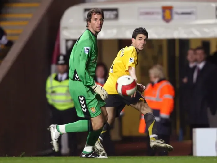 Framed Print : Cesc Fabregas (Arsenal) Thomas Sorensen (Aston Villa) Framed Print : Cesc Fabregas (Arsenal) Thomas Sorensen (Aston Villa)