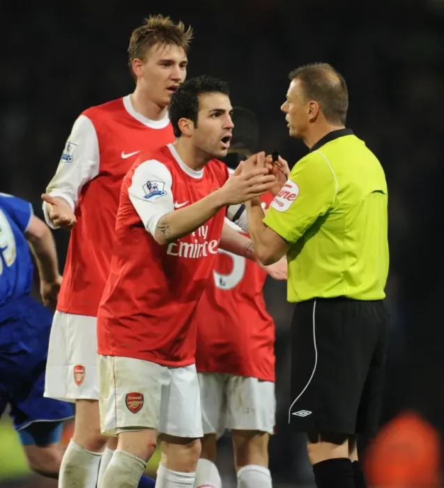 Framed Print : Cesc Fabregas and Nicklas Bendtner (Arsenal) with referee Mark Halsey. Arsenal 3