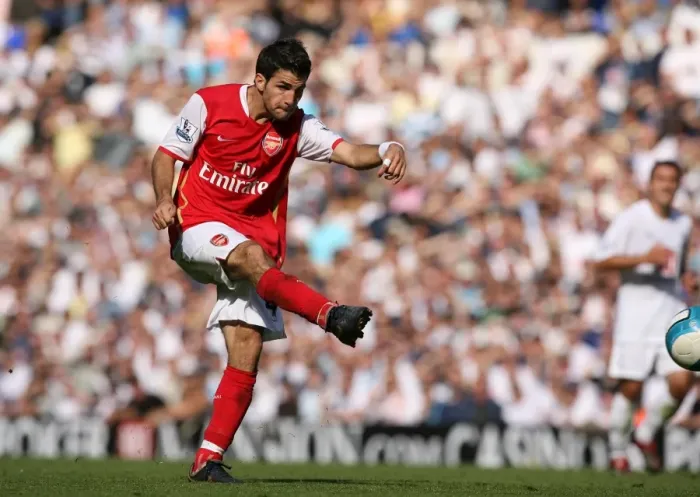 Framed Print : Cesc Fabregas Scores Stunner Past Paul Robinson: Arsenal Crushes Tottenham 3-1
