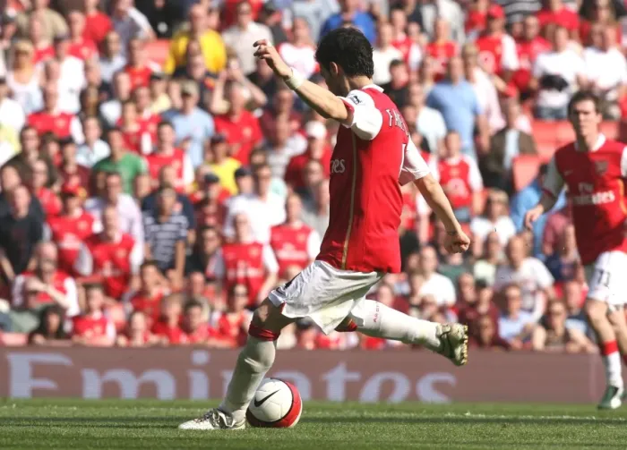 Framed Print : Cesc Fabregas shoots past Bolton goalkeeper Jussi Jskelainen to score the 2nd Arsenal goal